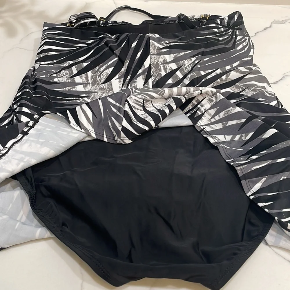 Shore shapes one piece swimsuit 🩱 - Picture 5 of 7